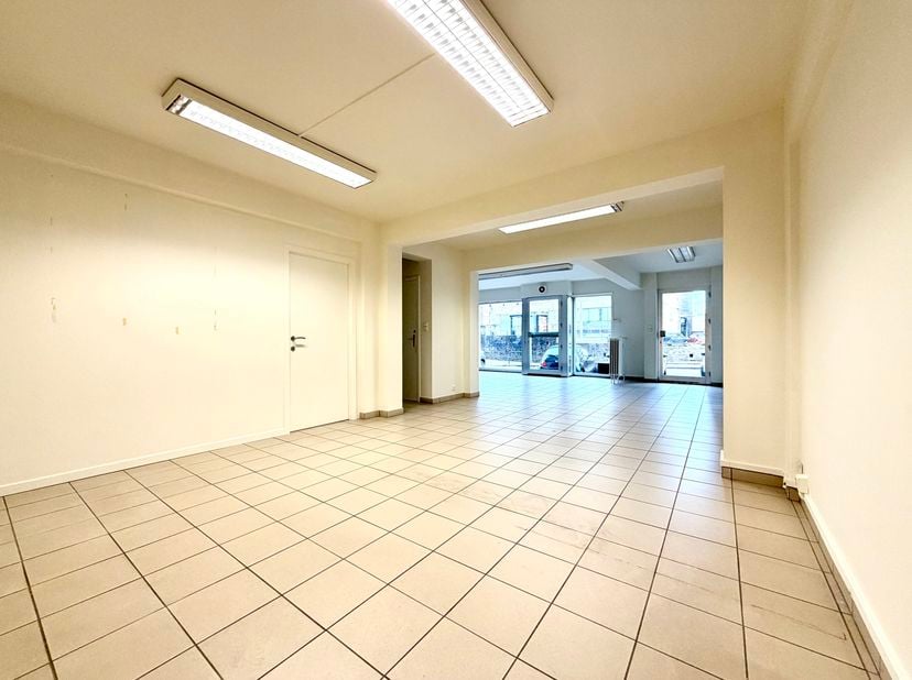Bedrijfsvastgoed te huur in ,
                    5100 Jambes