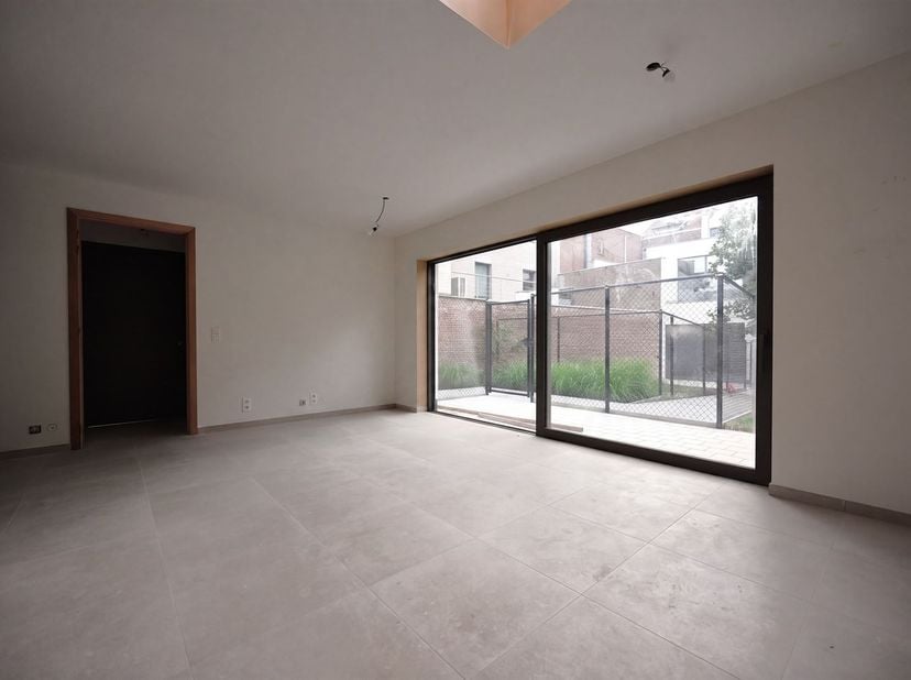 In de Rijselstraat te Ieper vinden we deze nieuwbouwstudio voorzien van ruim terras en tuin.<br />
De studio biedt een ideale woonomgeving voor wie w