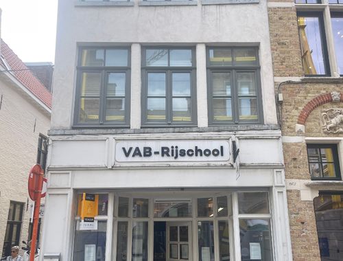                                         Bien commercial à louer à Brugge, € 2.750
