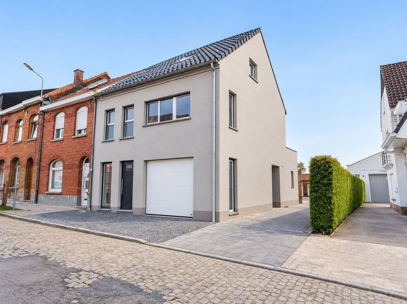 Appartement te koop in ,
                    7700 Moeskroen
