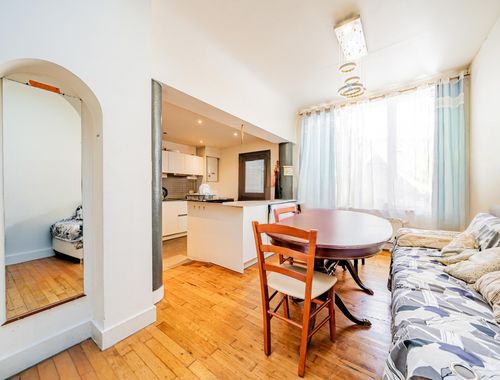                                         Appartement te koop in Evere, € 299.000
