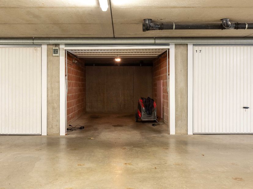 Garage à vendre
                    à 8310 Assebroek