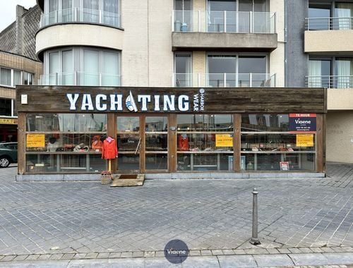                                         Handelsgelijkvloers te huur in Oostende, € 2.500
