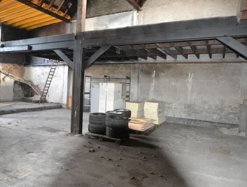                                         Entrepôt avec bureau à vendre à Kuurne, € 199.500
