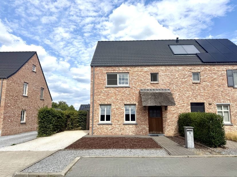 <br />
Vous recherchez une maison de qualité à louer dans un emplacement privilégié près de Hasselt ? Ce bâtiment moderne et économe en énergie offre