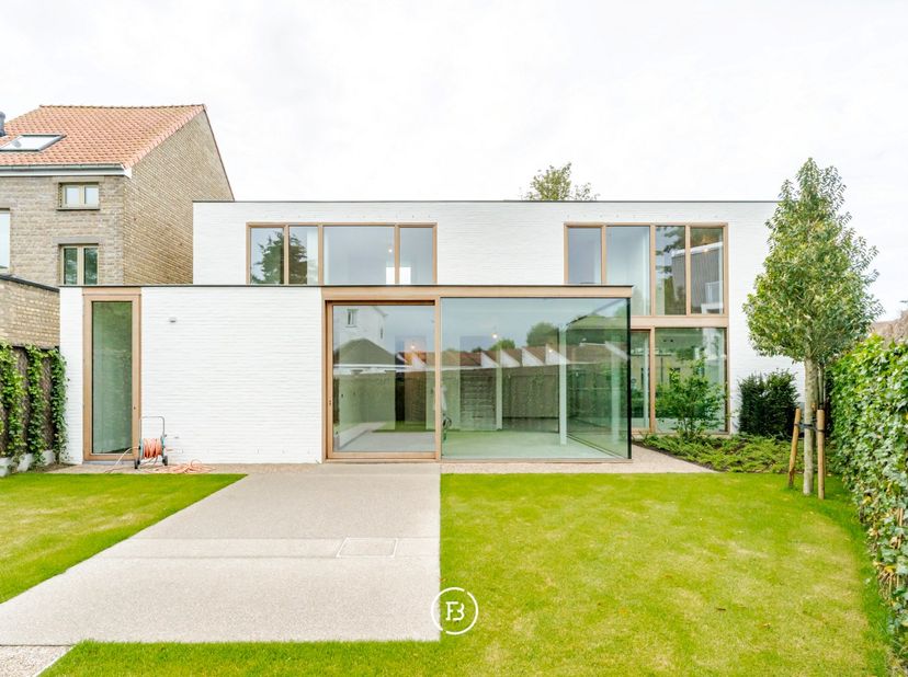 Huis te koop in Sint-Kristoffelstraat 1,
                    8310 Assebroek