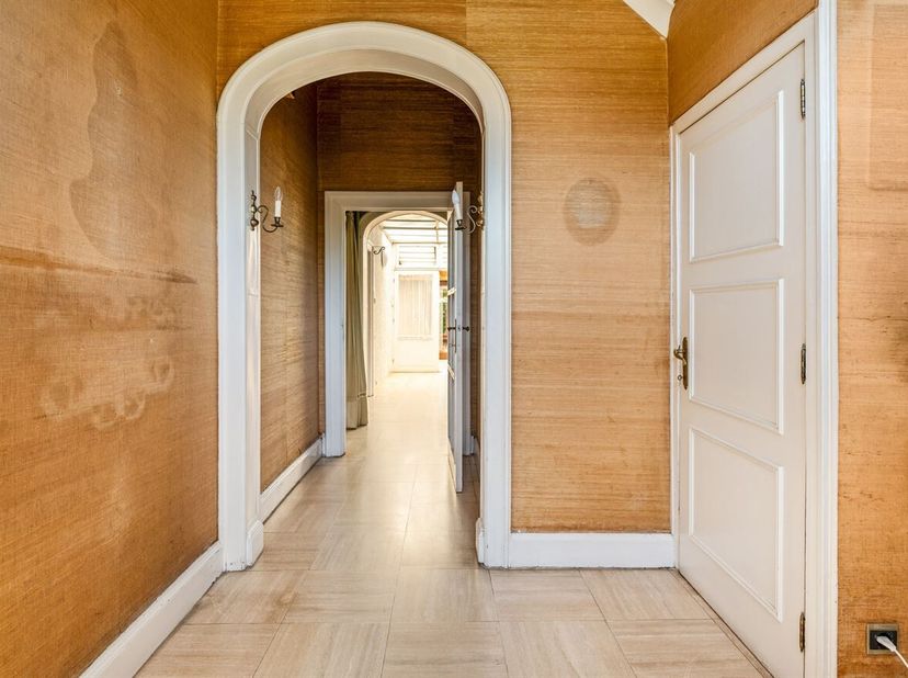 Openhuizendag zaterdag 13 juni van 9u30 tot 10u30<br />
Deze halfopen woning uit 1930 ligt op een perceel van 9a 08ca in een rustige woonomgeving van