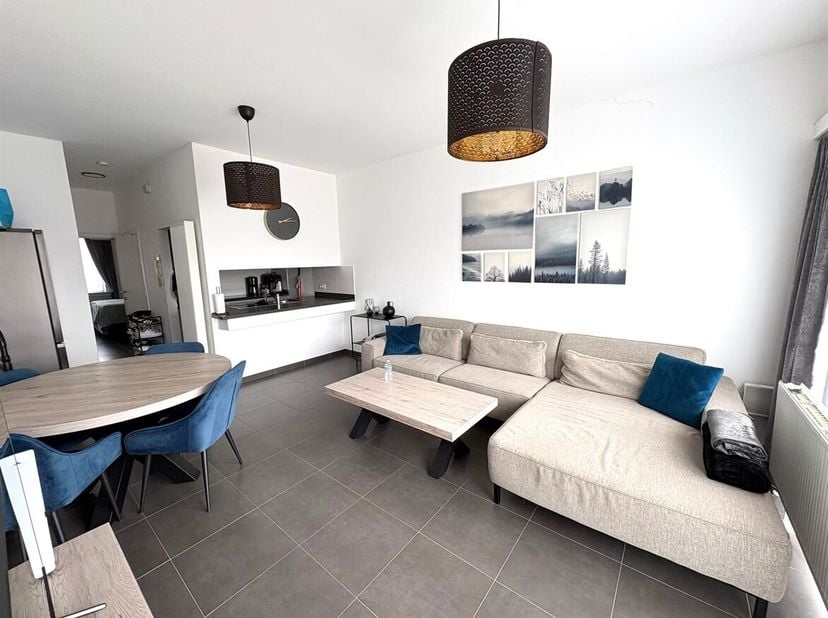 Appartement gelegen op centrale locatie op tweede verdieping<br />
Ligging: <br />
Centraal gelegen met winkels, scholen en openbaar vervoer op wandel
