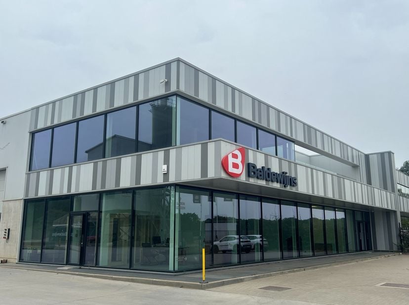 Premium All-in Business Hub – Kantoor / Magazijn / Wonen<br />
Ontdek deze Premium all-in Business Hub, gelegen aan de Albertkanaalstraat in Hasselt.