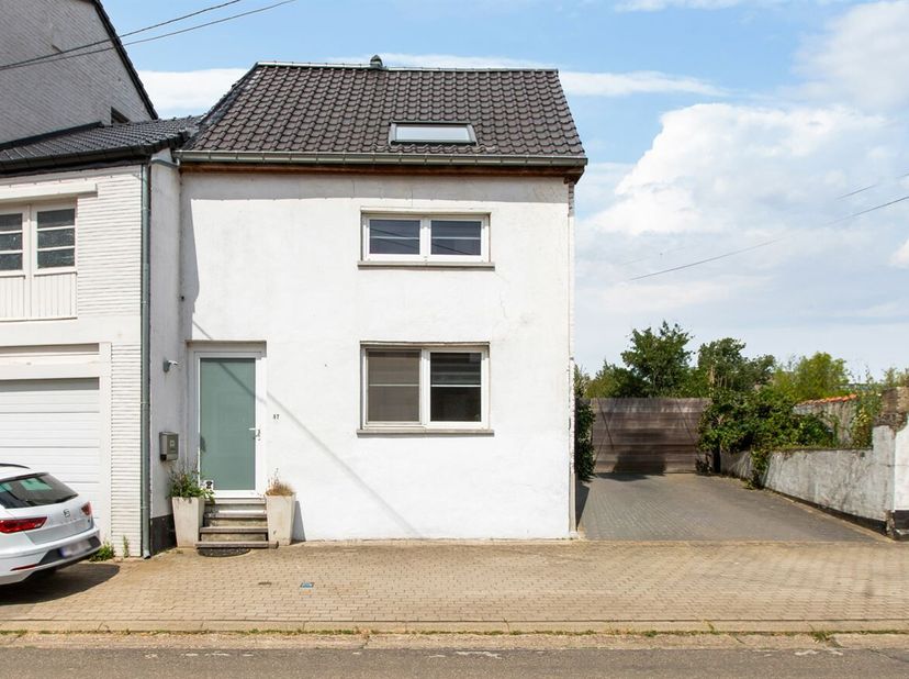 Instapklare, karaktervolle halfopen gezinswoning met 3 slaapkamers op een perceel van 588 m² in het rustige Mal, een groene deelgemeente van Tongeren-