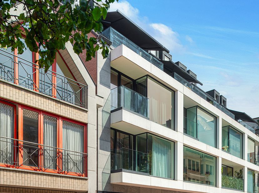 Dit charmante appartement bevindt zich op de tweede verdieping van een stijlvol recente residentie&amp;nbsp;in de Nestor de Tièrestraat in Knokke-Heist.<b