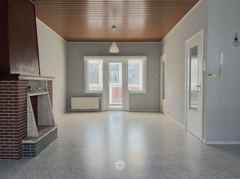 GHENT - Ottergemsesteenweg 30 : Vous êtes à la recherche d'une maison mitoyenne avec garage box à louer à Gand ? Dans ce cas, cette propriété est peut