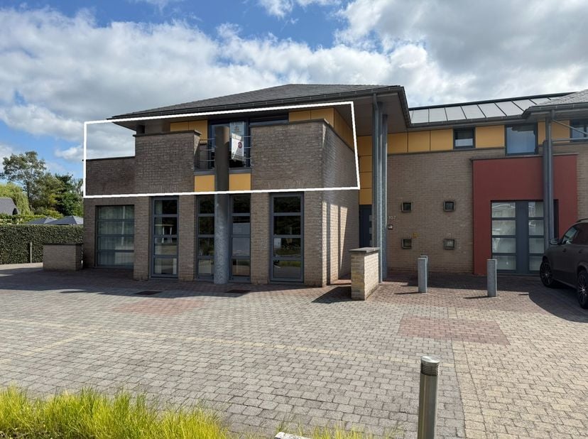 Ruim appartement met 2 slaapkamers en 2 terrassen op een vlot bereikbare locatie in Achel.<br />
<br />
Op zoek naar een ruim en lichtrijk appartement