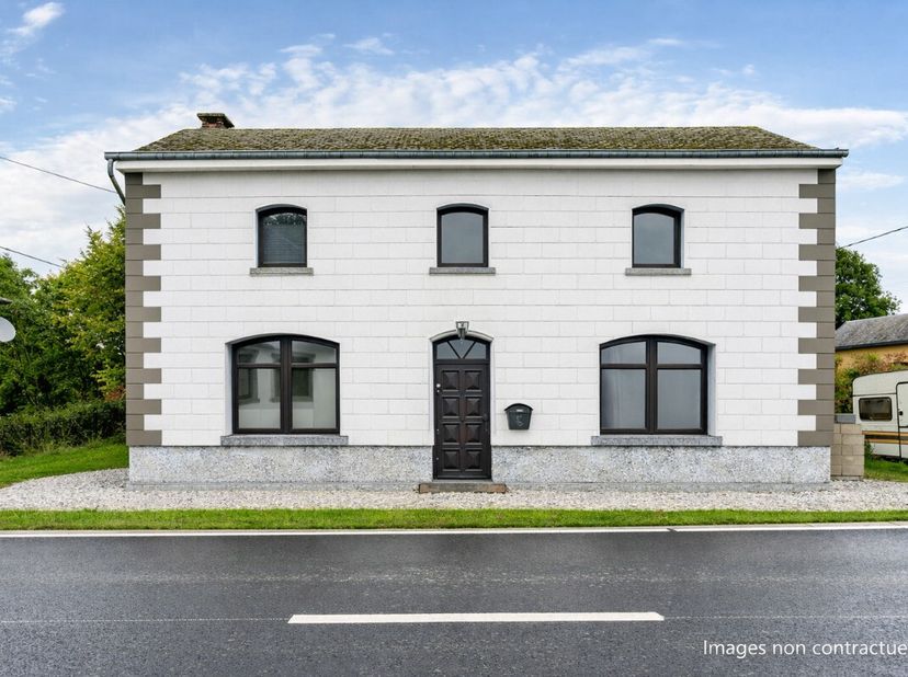 ERA BLUX heeft het genoegen u dit huis te presenteren, gelegen in het charmante dorpje Buret (gemeente Houffalize), op een steenworp afstand van de Lu