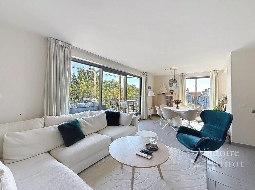 Bien présenté par Elisabeth du Chastel : 0495 79 78 58 / elisabeth.duchastel@victoire.be<br />
Victoire Junot vous propose ce penthouse de 78 m² idéal