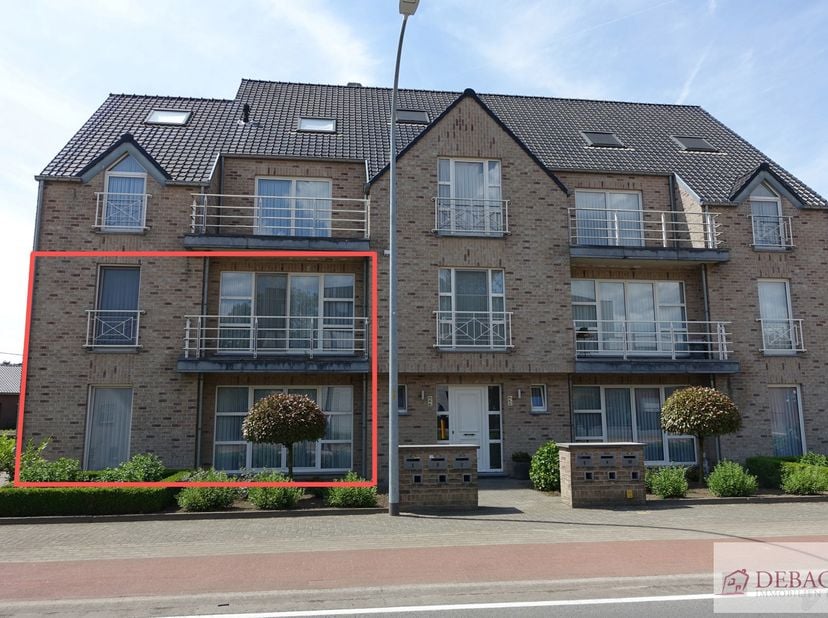 Zeer ruim duplex-appartement op het gelijkvloers met drie slaapkamers te Herenthout. <br />
Dit appartement bestaat op het gelijkvloers uit een inkomh