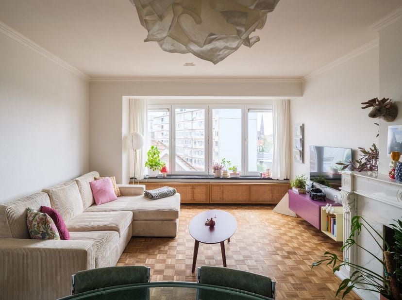 Vintage sixties 2-slaapkamerappartement in Ledeberg, waar sfeer en esthetiek mooi bewaard zijn gebleven.<br />
<br />
Ledeberg is intussen gekend en g