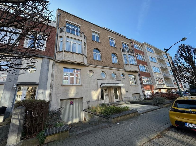 WOLUWE-SAINT-PIERRE / Wijk Chant d'oiseau : Espace Immo Brussels presenteert dit mooie appartement met 2 slaapkamers van ± 77m² gelegen op de 1ste ver