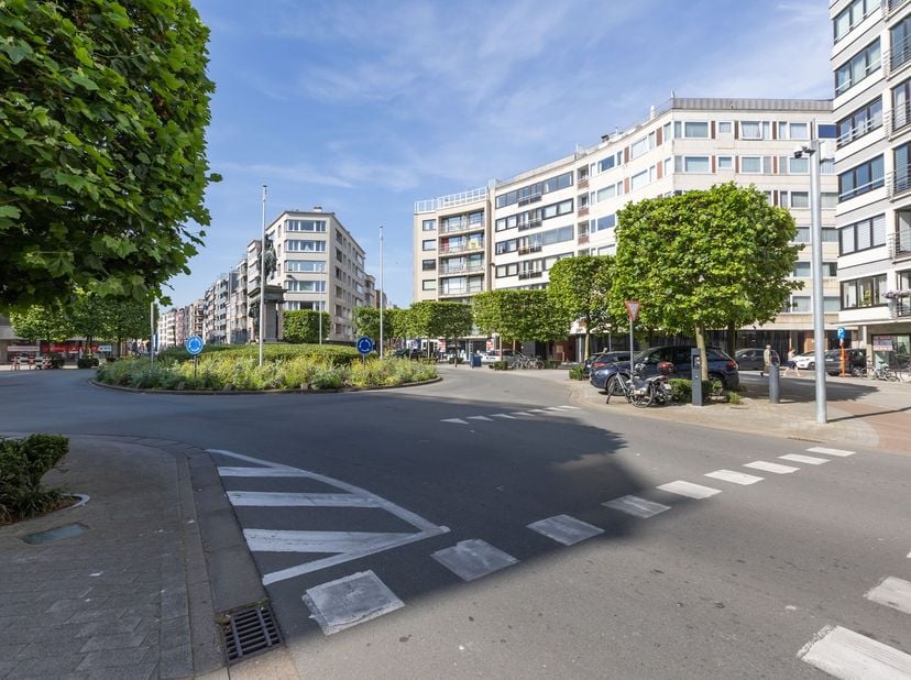 Bent u het beu om eindeloos rond te rijden op zoek naar een parkeerplaats in het centrum van Oostende? Dan is deze parkeerplaats in Parking Leopold de