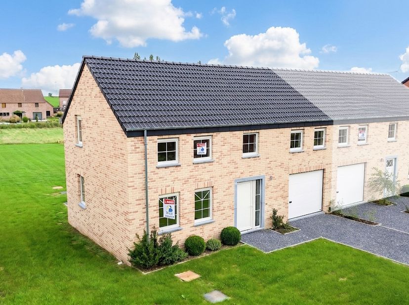 Maison à vendre à Place de l'Eglise 16,
                    4280 Villers-le-Peuplier