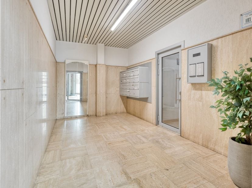 Wonen in het hart van bruisend Genk!<br />
<br />
Ben je op zoek naar een te renoveren appartement op&amp;nbsp;toplocatie, met ruimte, licht en uitzicht?