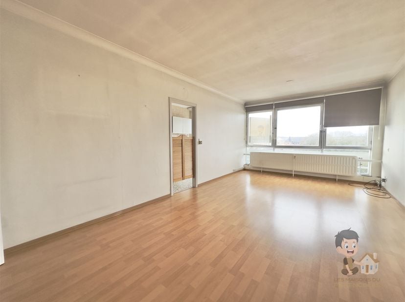 Bel appartement lumineux de 80 m², idéalement situé et proche de toutes commodités, comprenant 2 chambres, une terrasse agréable et un garage.<br />
