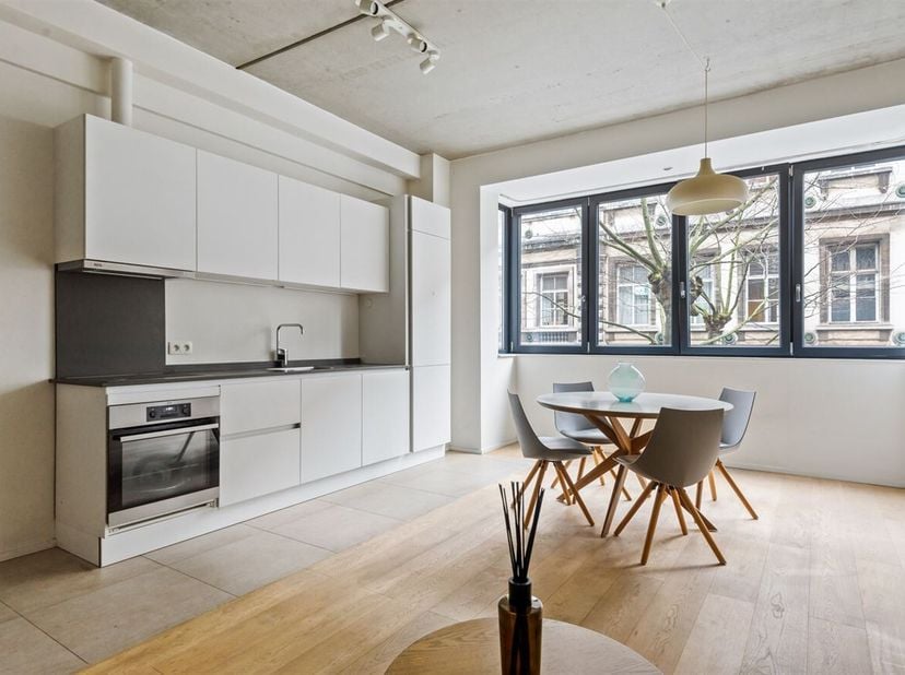 Instapklaar één slaapkamer appartement (66 m²) te koop!<br />
Ligging: Dit instapklaar appartement is zeer centraal gelegen. Het stadscentrum en centr