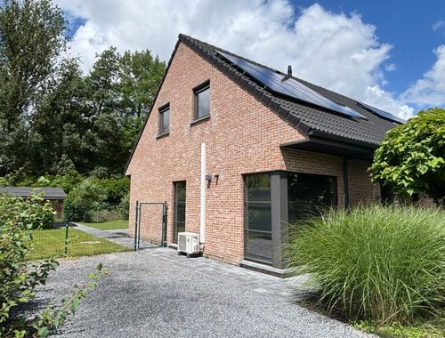                                         Maison jumelée à vendre à Harelbeke, € 385.000
