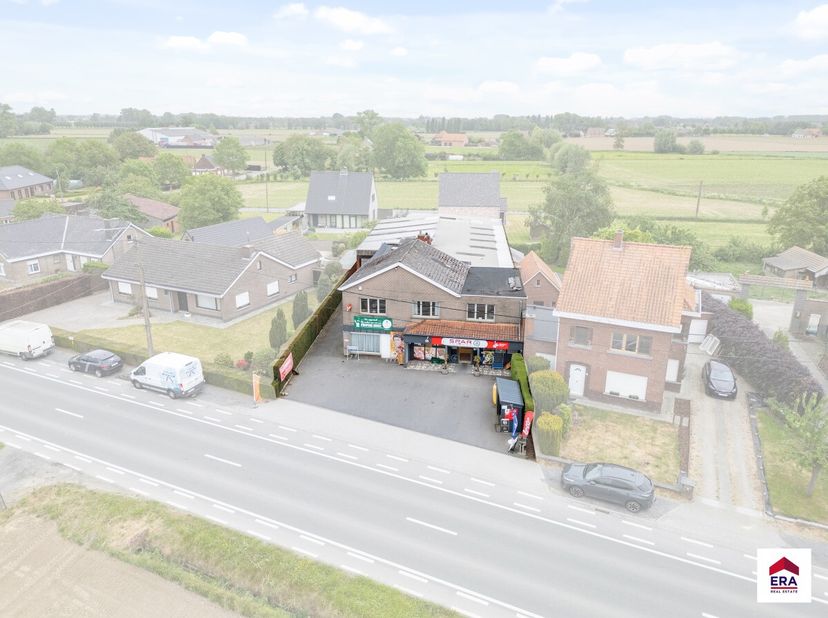 [[ DIT PAND NEEMT DEEL AAN DE ERA OPEN HUIZEN DAG OP 19/9 VAN 13:00 TOT 14:00 ]] Unieke combinatie van handel en wonen op commerciële topligging! Ontd