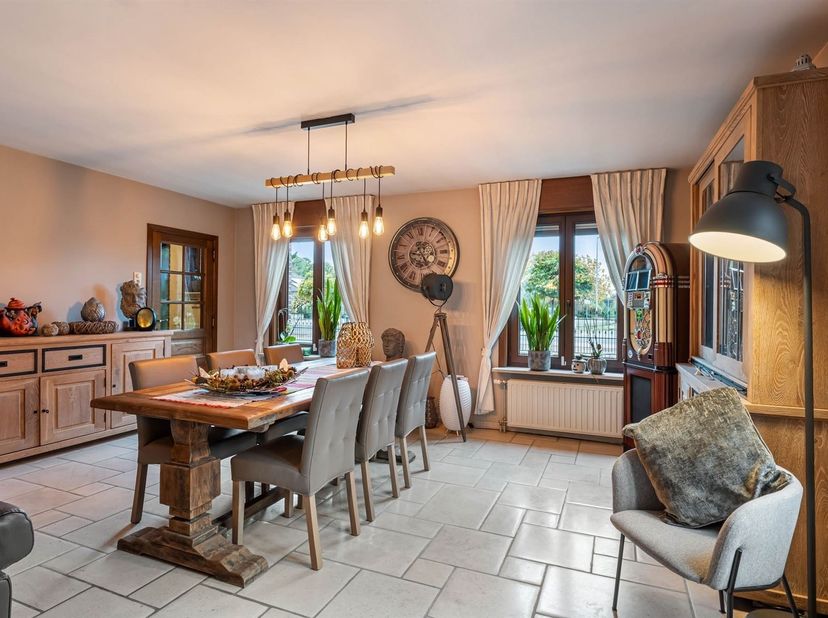 Charmante vrijstaande woning met 3 slaapkamers op 1.956m2<br />
 Ligging: De woning is gelegen in Lommel-Kerkhoven, een rustige en groene deelgemeent