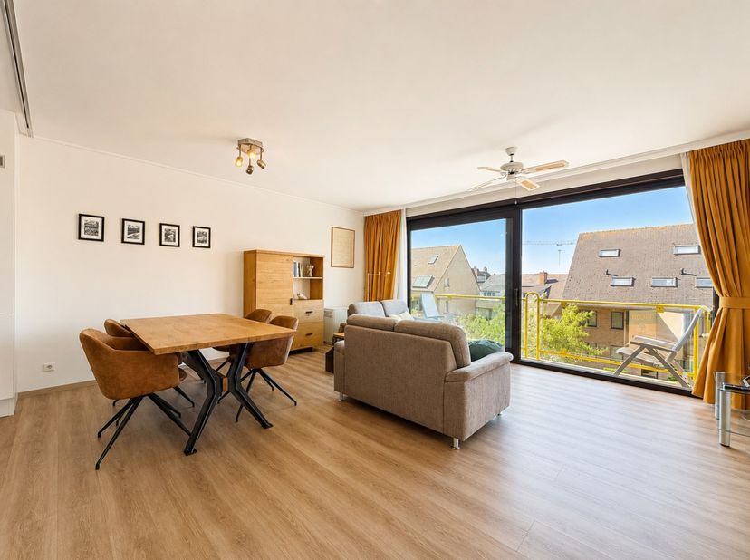 Cet appartement prêt à emménager avec 2 chambres est situé dans un excellent emplacement à Coxyde, à distance de marche de la mer, du centre et à prox