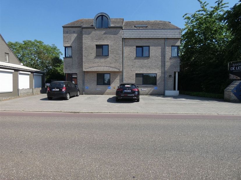 Ruim appartement met 1 slaapkamer, multifunctionele extra ruimte en autostaanplaats<br />
Dit appartement is gelegen in een aangename en centrale loca