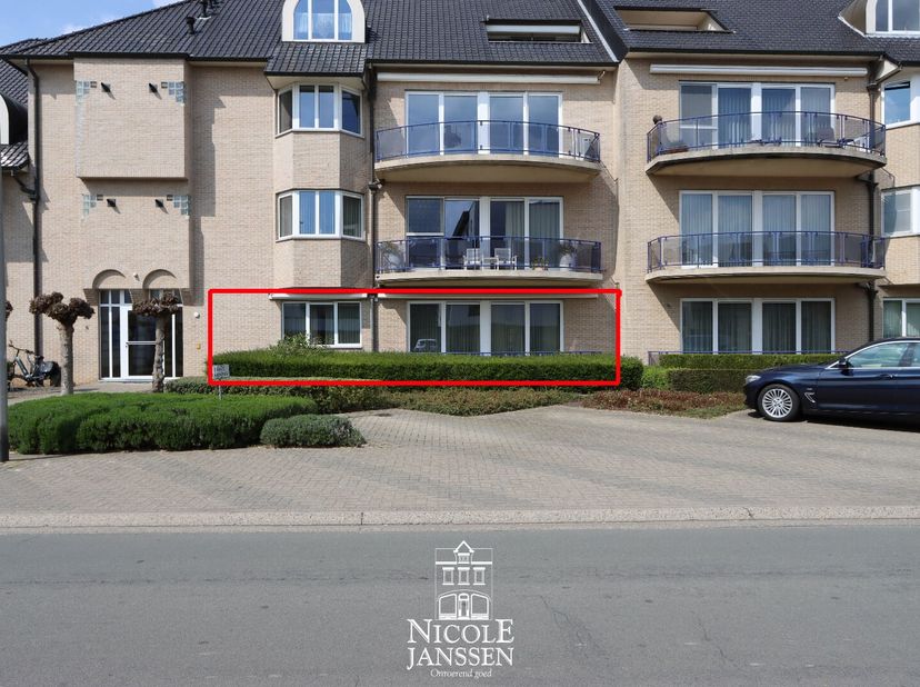 Dit zeer ruime appartement van 207m² bevindt zich op het gelijkvloers van residentie "De Bosbeek".<br />
Dankzij de grote raampartijen en de open leef