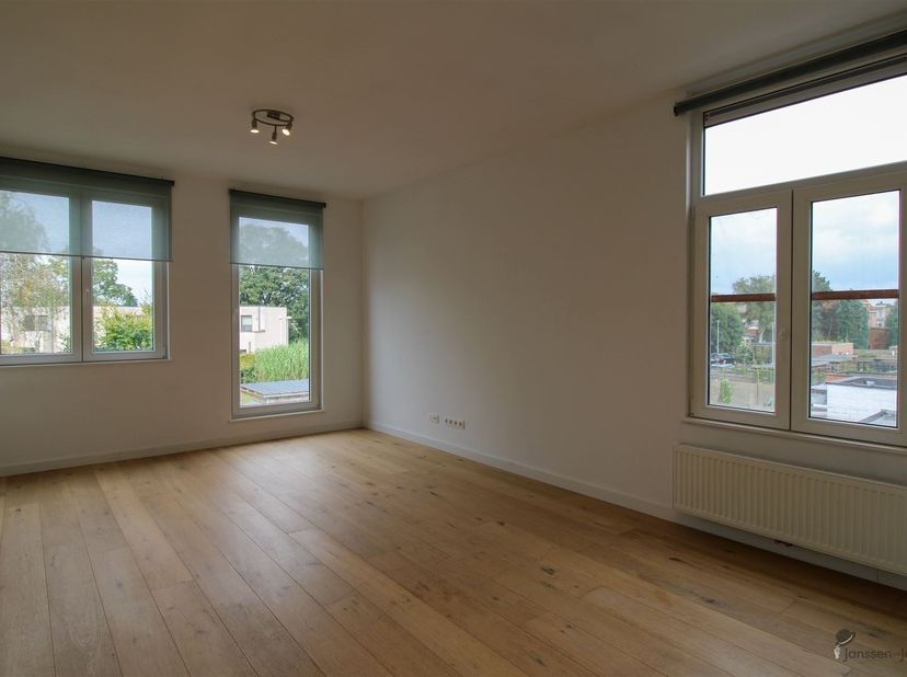 In dit mooi, instapklaar, vernieuwd duplex appartement kan u zeker gezellig wonen. Gelegen op wandelafstand van alle faciliteiten. Zeker een bezoek wa