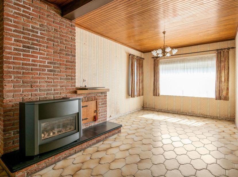 Locatie: <br />
Deze woning is gelegen aan de Eikenstraat 37 in Beerse, op een rustige locatie met een goede bereikbaarheid. Het centrum van Beerse,
