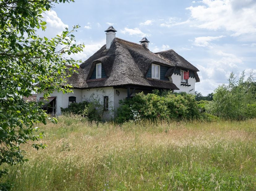TE RENOVEREN WONING - <br />
<br />
Woning met alle aanhorigheden op en met grond, gelegen te 3670 Oudsbergen (Ellikom), Grote Baan  6, kadastraal gek