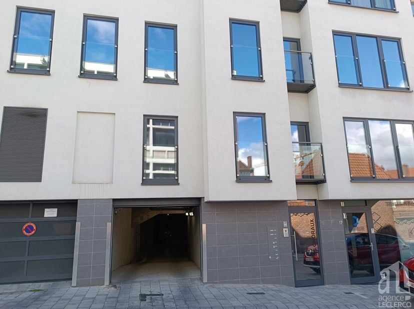 Garage te huur in Rue des Choraux,
                    7500 Tournai