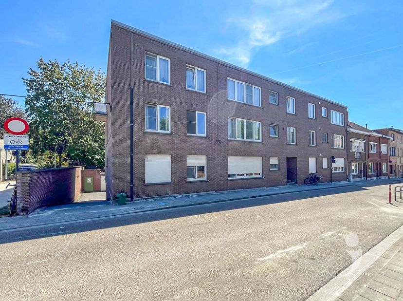 Vous cherchez un garage pratique et facilement accessible pour votre voiture ? Ce garage, situé au 62, rue de la Victoire à Kessel-Lo, se trouve à l'a
