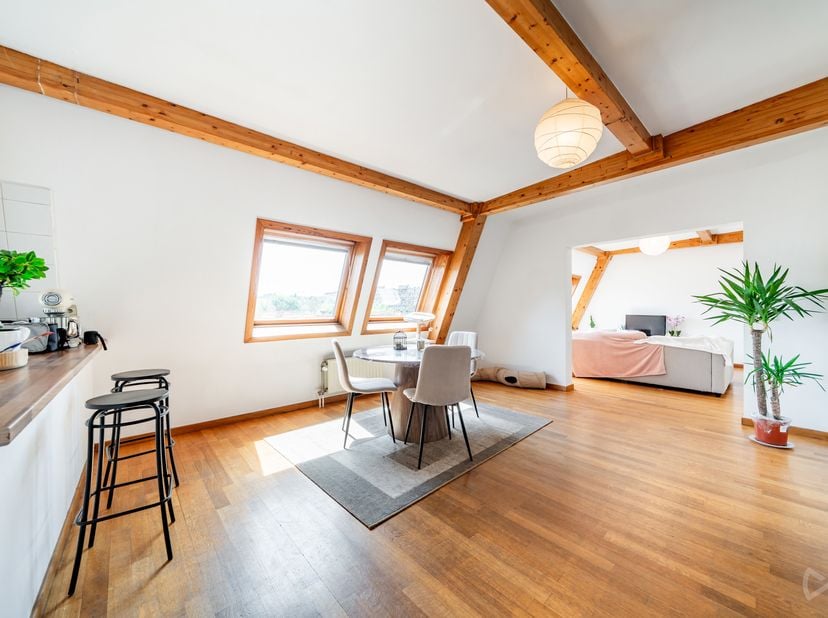 Infos &amp;amp; visites – 02 315 51 71<br />
We Invest Brussels vous présente ce superbe appartement idéalement situé sur l'Avenue Joseph Chaudron à Auder