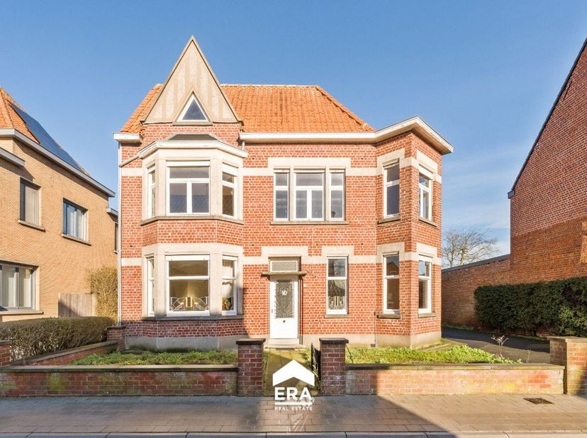 Karaktervolle alleenstaande woning in centrum Ardooie op 1.187 m²Te renoveren/op te frissen woning in centrum Ardooie met een bewoonbare oppervlakte v