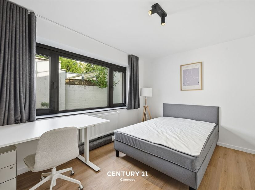 Ontdek deze moderne en comfortabele studentenkamer van 17 m², gelegen in een rustige en groene buurt van Heverlee. Dankzij de doordachte indeling, kwa