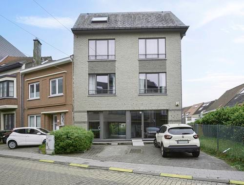                                         Handelsgelijkvloers te huur in Sint-Pieters-Woluwe, € 2.500
