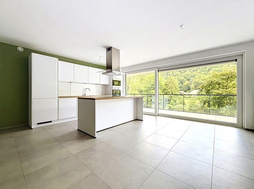 SOUS-SOL -1 de ±7m² :<br />
- Cave de ±7m² sur béton,<br />
SOUS-SOL -2 de ±104m² :<br />
- Hall d'entrée de ±7m² sur carrelage avec espace vestiaire,