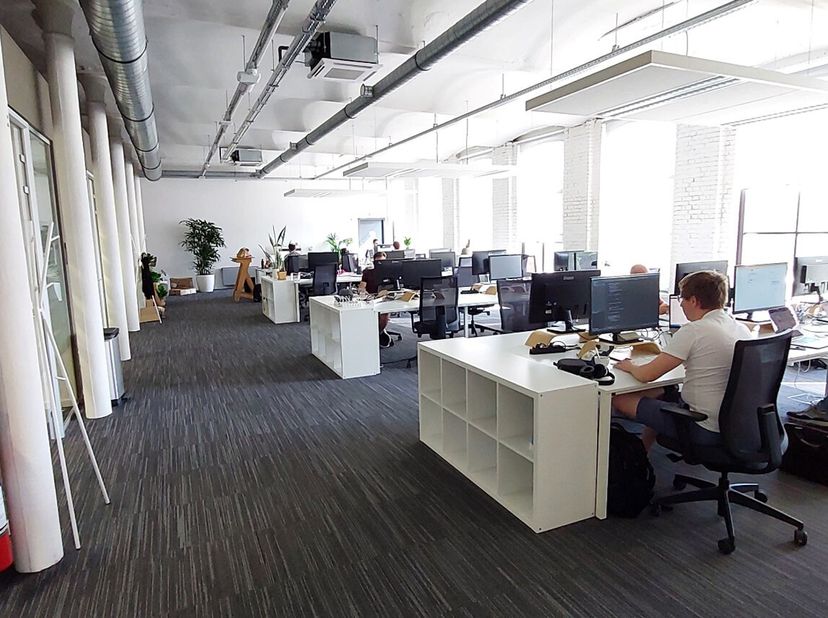 Vlakbij de Leieboorden vinden we deze top-afgewerkte kantoorruimte terug met een oppervlakte van 250m².<br />
Kantoorruimte / multifunctionele ruimte