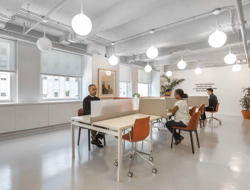                                         Bureaux à louer à Liège, € 129
