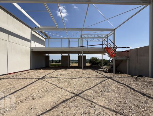                                         Bedrijfsgebouw te koop in Lot, € 744.000
