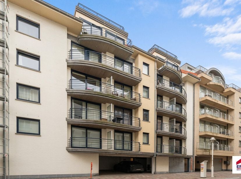 [[ CE BIEN PARTICIPE À LA JOURNÉE MAISONS OUVERTES ERA LE 13/6 DE 11:00 À 12:00 ]] À vendre : appartement spacieux au cur de Nieuwpoort, à quelques pa