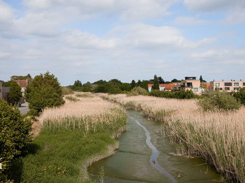 VERKOCHT - compromis in opmaak!<br />
<br />
Gelegen langs de Waterkluiskaai geniet u van een aangename woonomgeving met het water als constante aanwe