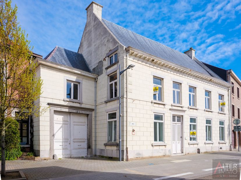 Centraal gelegen, statig herenhuis met oorsprong 18e en 19e eeuw.<br />
<br />
Deze historische woning is gelegen in het centrum van Herk-de-Stad, op