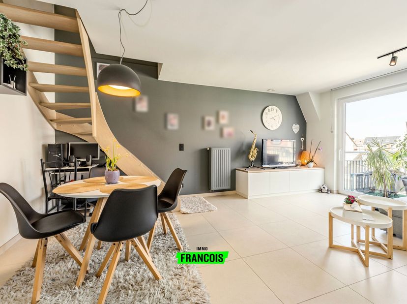 Vous cherchez un investissement intéressant ou un appartement sans souci en bord de mer ? Ce duplex clé en main, situé Peter Benoitlaan 38 bus 0303, s